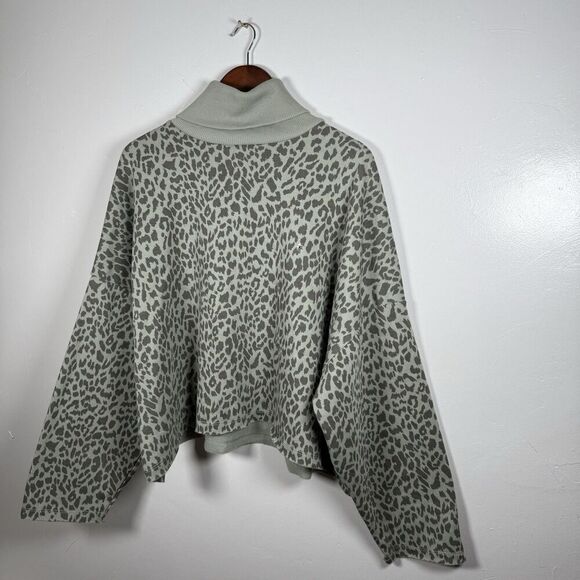 American Eagle Animal Print Fleece Pullover XL Sage Green Long Sleeves Cozy - Picture 2 of 15